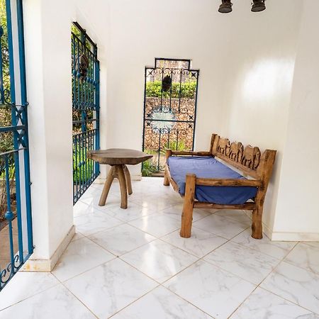 Queens Chateau Boutique Villa Diani Beach Exterior foto