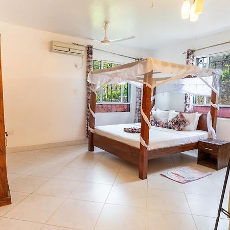 Queens Chateau Boutique Villa Diani Beach Exterior foto