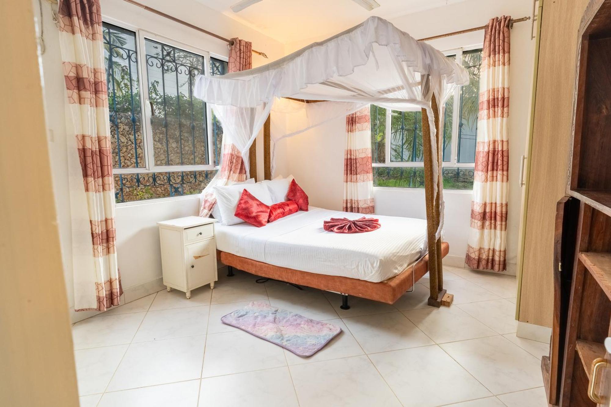 Queens Chateau Boutique Villa Diani Beach Exterior foto