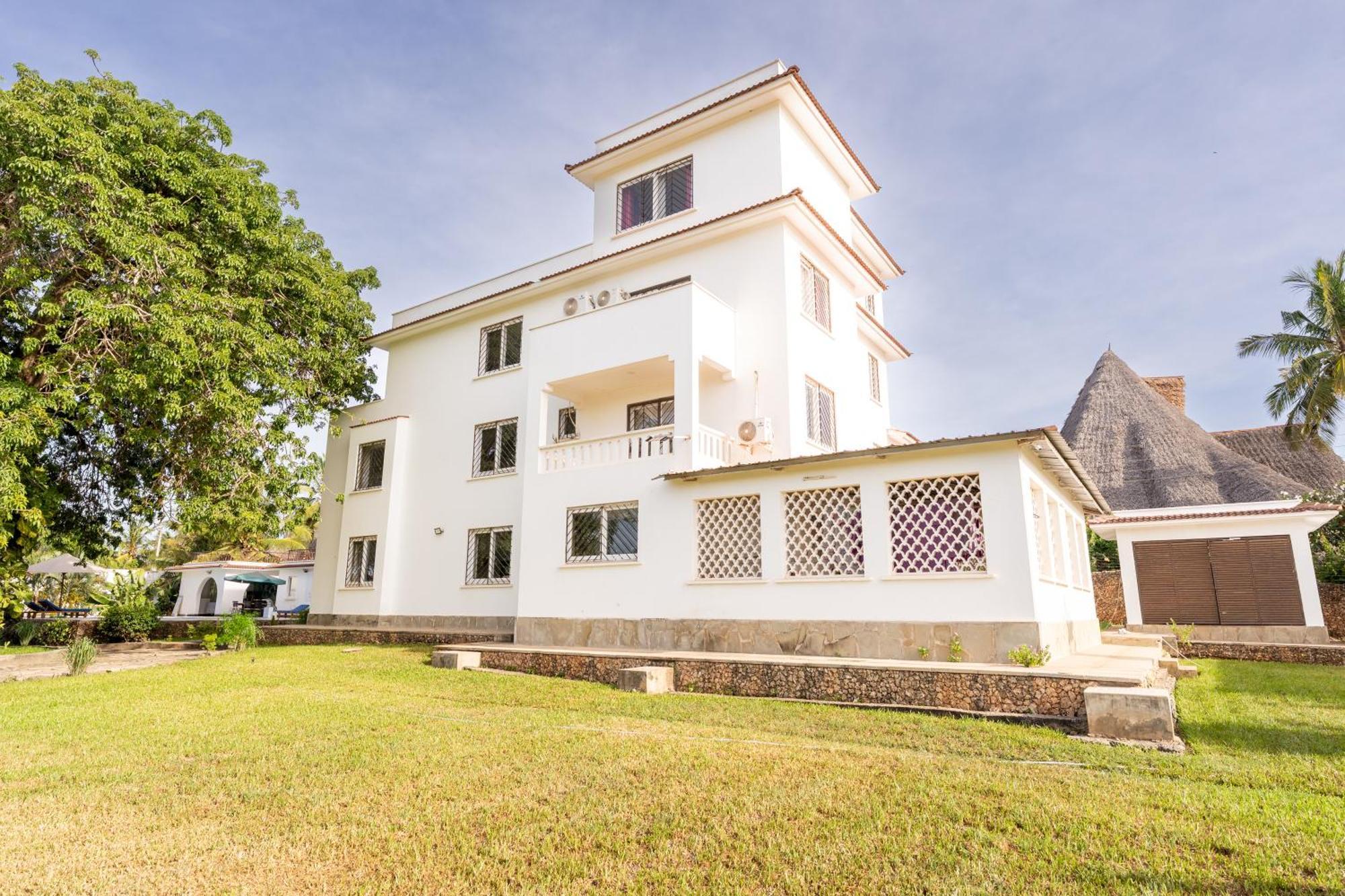 Queens Chateau Boutique Villa Diani Beach Exterior foto