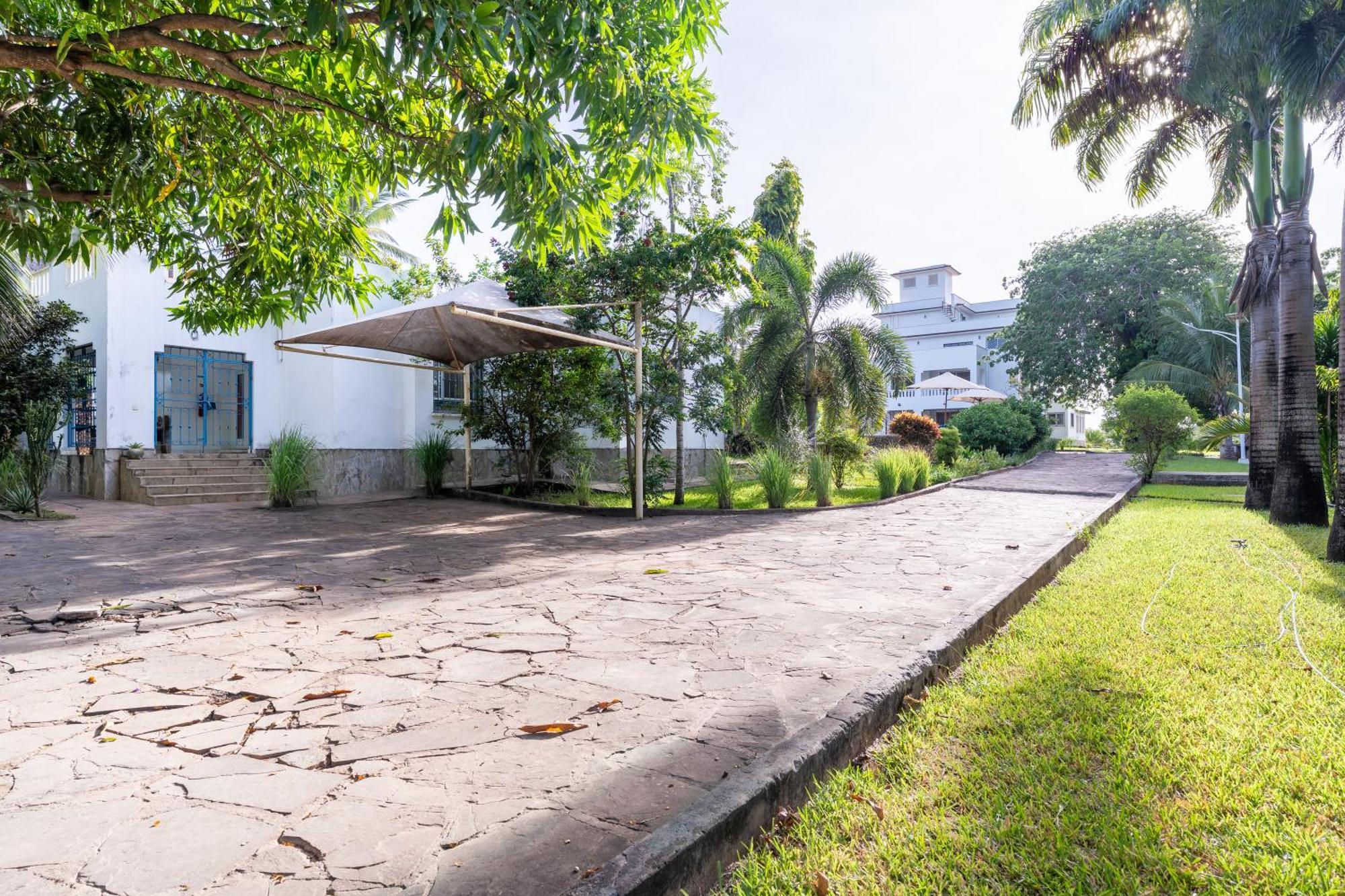 Queens Chateau Boutique Villa Diani Beach Exterior foto