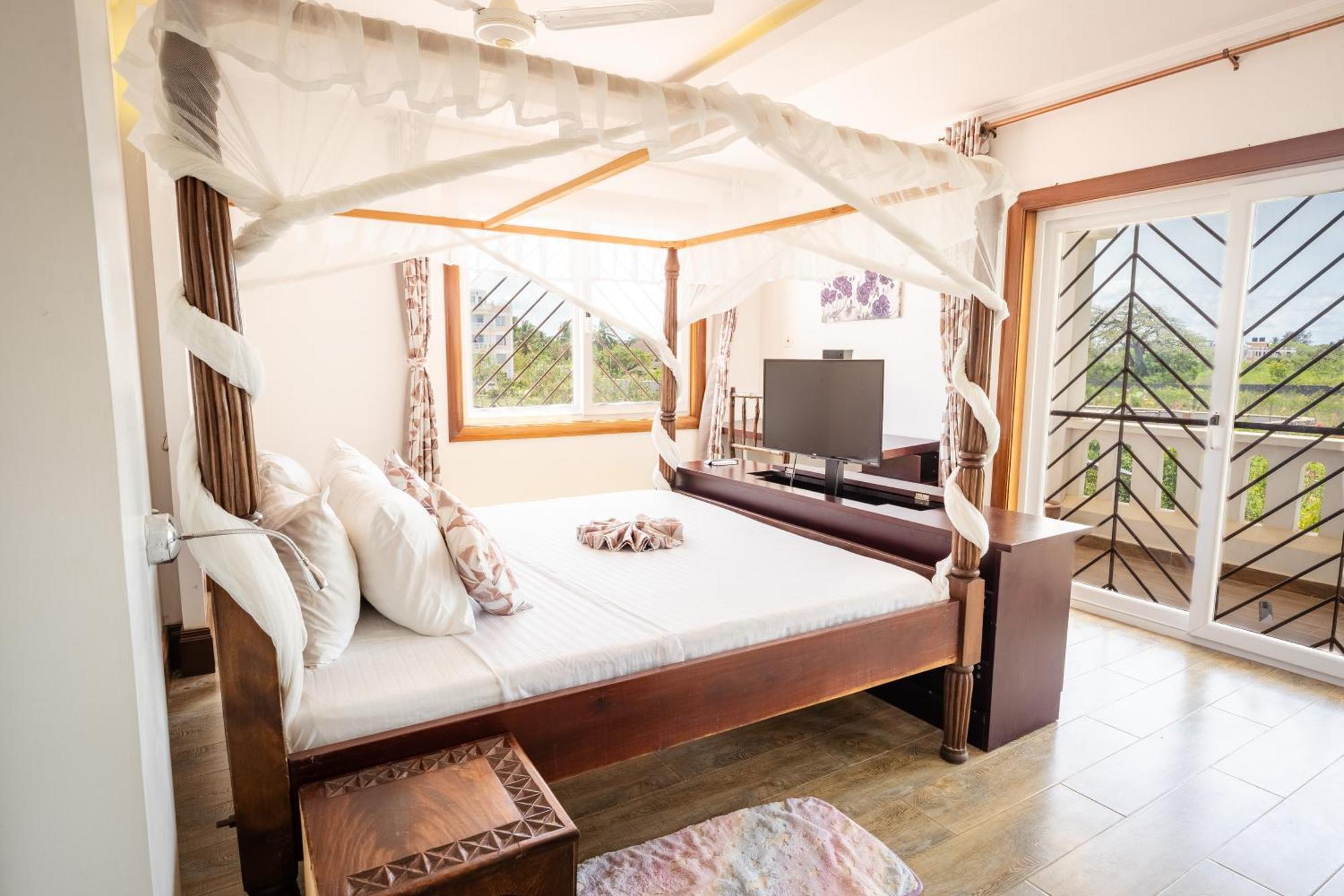 Queens Chateau Boutique Villa Diani Beach Exterior foto
