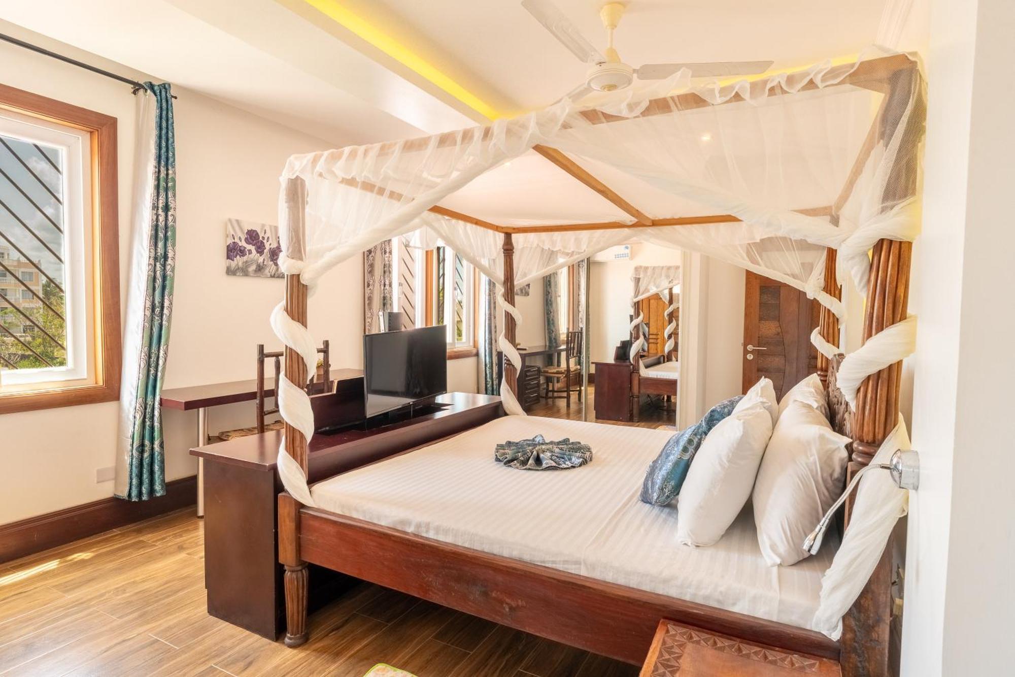 Queens Chateau Boutique Villa Diani Beach Exterior foto